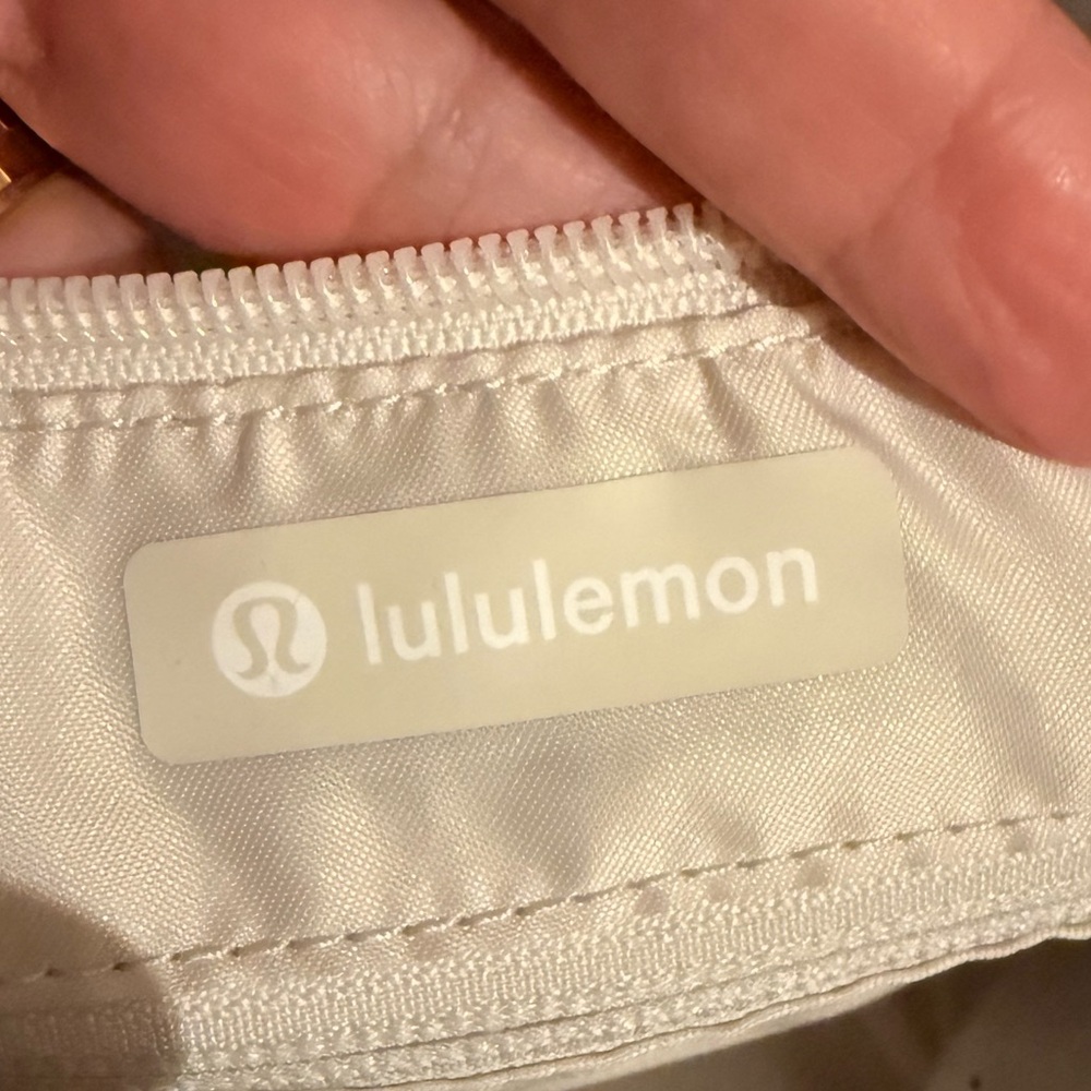 Lululemon Slouchy Sling Bag 6L. Excellent used condition. - Picture 8 of 10